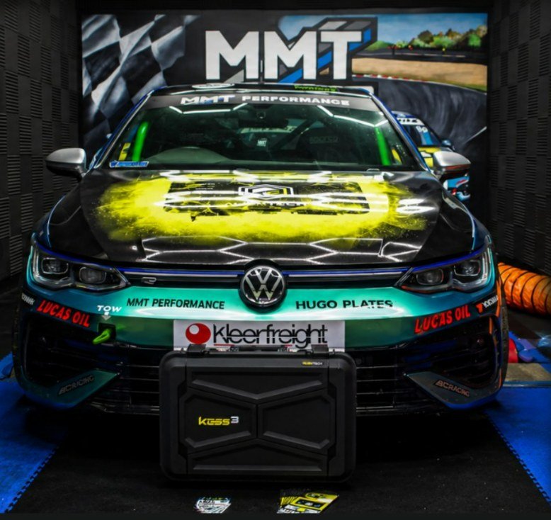 VW Golf R de MMT Performance en el banco con el Alientech Kess V3
